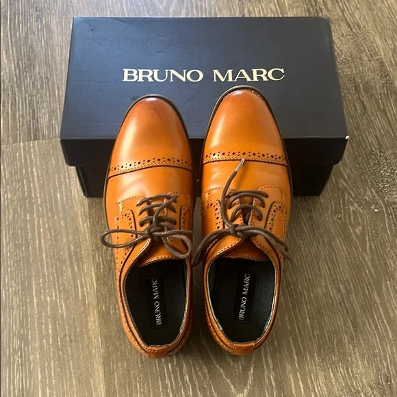 Bruno Magli Men's Brown Leather Derbys - Picture 5 of 6